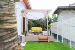 MONICA外観ウッドデッキ